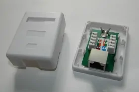 Розетка компьютерная внешняя экранированная 1х RJ45, экран, cat.5е, Krone тип, белая